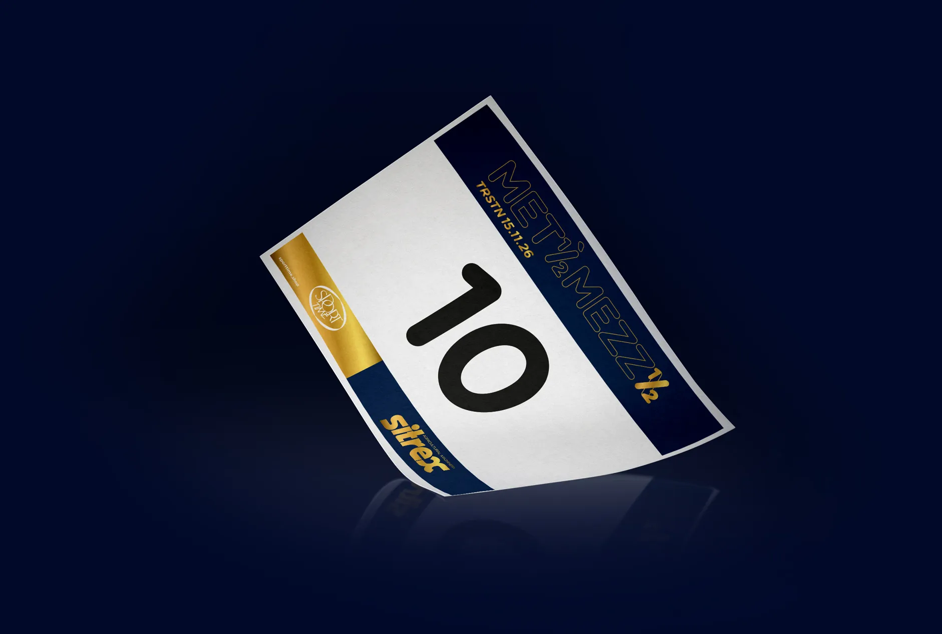Pettorale numero 10 della MetàMezza con la data TRSTN 15.11.26 e il logo dello sponsor Sitrex